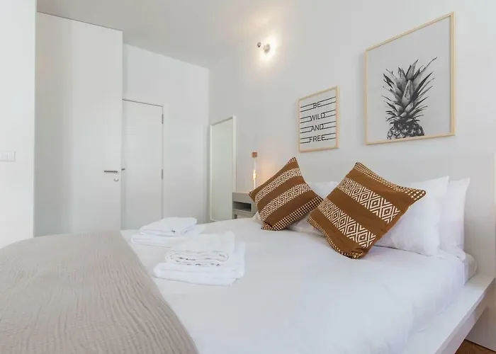 Lovelystay - Wide & Bright 4 Families